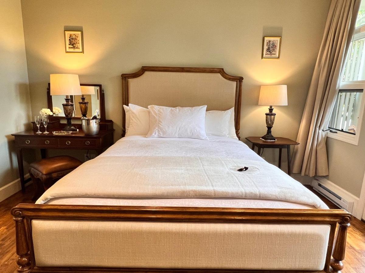 Hotel Woodstone Manor Inc. Sturdies Bay Zewnętrze zdjęcie
