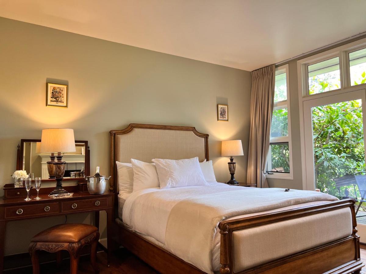 Hotel Woodstone Manor Inc. Sturdies Bay Zewnętrze zdjęcie